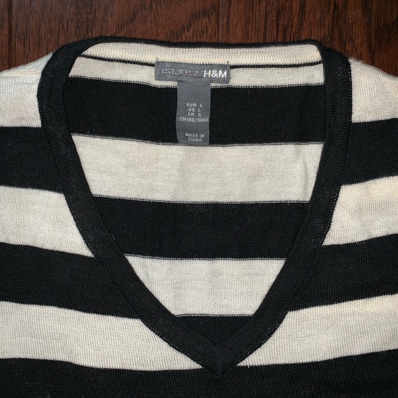 H&M striped V-neck sweater - Picture 6 of 7